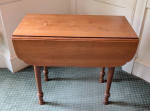 lot 38 image: Tell City Vintage Maple Drop Leaf Table