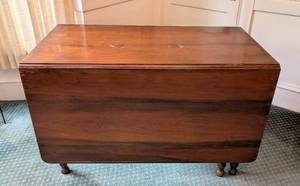 lot 50 image: Vintage Mahogany Drop Leaf Dining Table