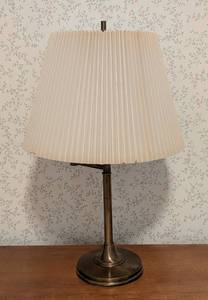 lot 183 image: Vintage Brass Table Lamp