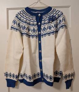 lot 160A image: O. Allers A.S Handknitted Wool Bergen-Norway Womens Cardigan Sweater