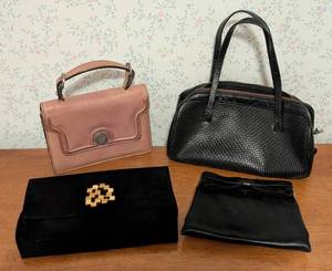 lot 190 image: Vintage Handbags and Clutchs