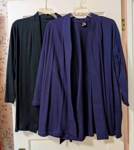 lot 167 image: Eileen Fisher Navy and Green Cardigans
