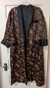 lot 230 image: Vintage Asian Silk Robe