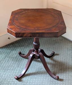Vintage Inlaid Mahogany Accent Table with Pedestal Base