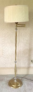 lot 261 image: Lovely Vintage Brass Floor Lamp