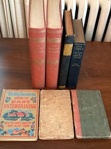 lot 361 image: Variety of Vintage Books, Including  Betty Crockers Guide to Easy Entertaining, 1959, The Yankey in London and More