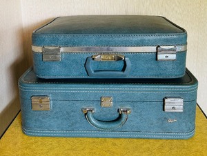 lot 293 image: Pair of Vintage Blue 1960s Skyway Suitcases