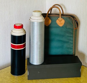 lot 296 image: Awesome Vintage Picnic Bag and American Thermos