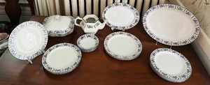 lot 309 image: Variety of Vintage Bluebell Dishes by Wood & Sons