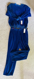 lot 302 image: New Vintage Elizabeth Newport Knits Two Piece Set