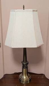 lot 235 image: Vintage Brass Table Lamp