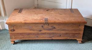 lot 334 image: Large Vintage Wood Cedar Chest