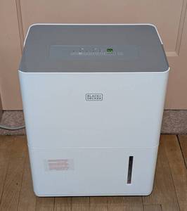 lot 238 image: Black and Decker Dehumidifier