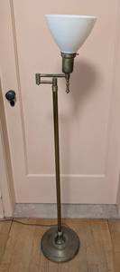 lot 242 image: Vintage Brass Floor Lamp