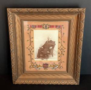 lot 241 image: Beautiful Small Carved Wood Frame with Antique Photograph