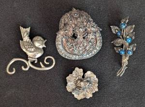 lot 312 image: Vintage Sterling Silver Brooches