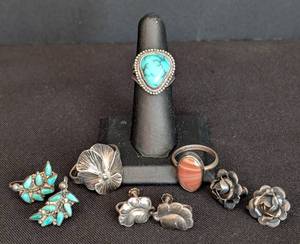 lot 315 image: Assorted Sterling Silver Rings and Screw Back Earrings including a Vintage Sterling Silver and Turquoise Ring