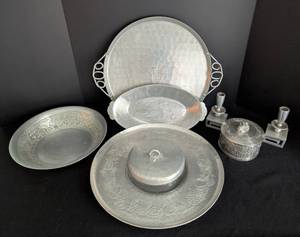 lot 354 image: Vintage Pewter Servingware