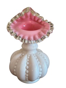 lot 150 image: Vintage Fenton Jack in the Pulpit Vase  Vintage Fenton Beaded Melon Peach Crest Vase