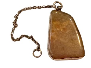 lot 387 image: Vintage Agate Fob Pendant with Chain
