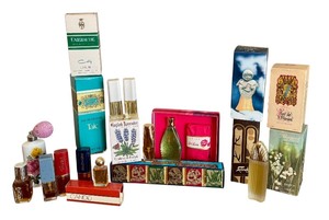 lot 405 image: Assorted Vintage Perfume Gift Sets, Fragrances and Soaps