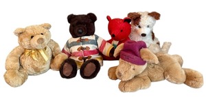 lot 422 image: Collection of 6 Stuffed Collectibles Gund, LLBean, and More