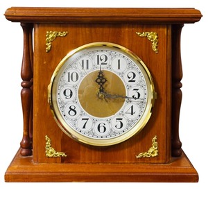 lot 461 image: Vintage Wooden Shelf Clock