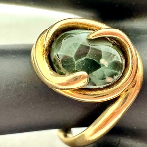 lot 12J image: 14k Gold Ring with Green Star Stone, Size 7.75