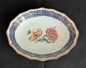 lot 427 image: Small Mottahedeh Merian Dish