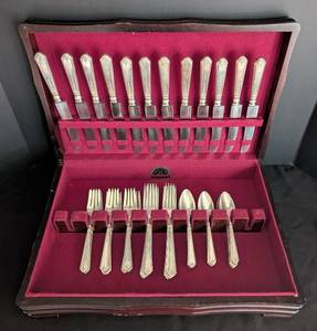 lot 7A image: Gorham Princess Patricia Sterling Silver Flatware Set
