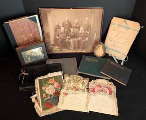 lot 455 image: VintageAntique Photographs, Cards and Albums