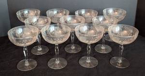 lot 469 image: Vintage Etched Floral Wineglass Set