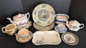lot 470 image: Variety of Vintage Painted Porcelain Dishes