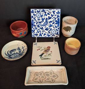 lot 475 image: Variety of Small Decorative Pottery