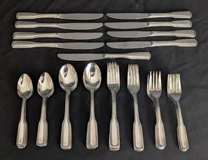 lot 449 image: Salem Stainless Steel Flatware Set