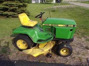 lot 4 image: 316 John Deere Lawn mower