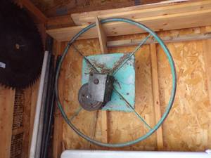 lot 15 image: Boat lift Winch and wheel