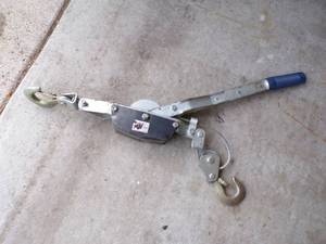 lot 17 image: Hand winch