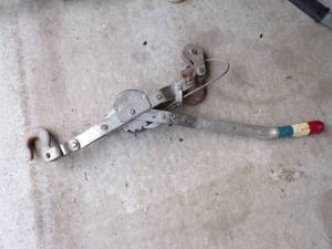 lot 19 image: Hand winch