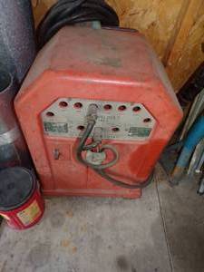 lot 20 image: Welder - Lincoln Eclectic