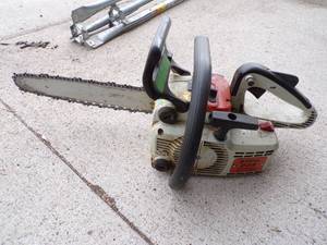 lot 33 image: Stihl 009 Chainsaw