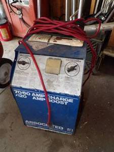 lot 39 image: 6070 amp Battery Charger