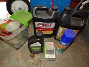 lot 45 image: Chain bar oil, chain saw tools