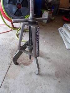lot 48 image: Large Gear Puller