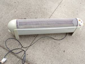 lot 77 image: Space Heater - White