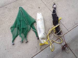 lot 128 image: Minnow Net and Bumper on Yellow Rope