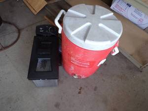 lot 142 image: Hamilton Beach Fryer and Rubbermaid Water Cooler