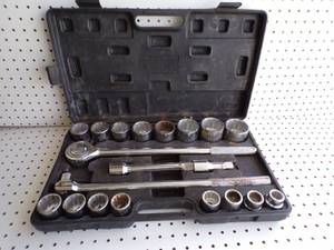 lot 153 image: 20 Piece Jumbo Socket Set with Case - Metric