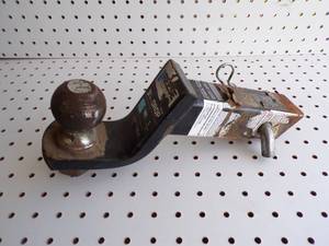 lot 160 image: 2 Hitch 2 ball