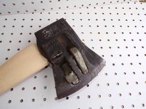 lot 169 image: Splitting maulax